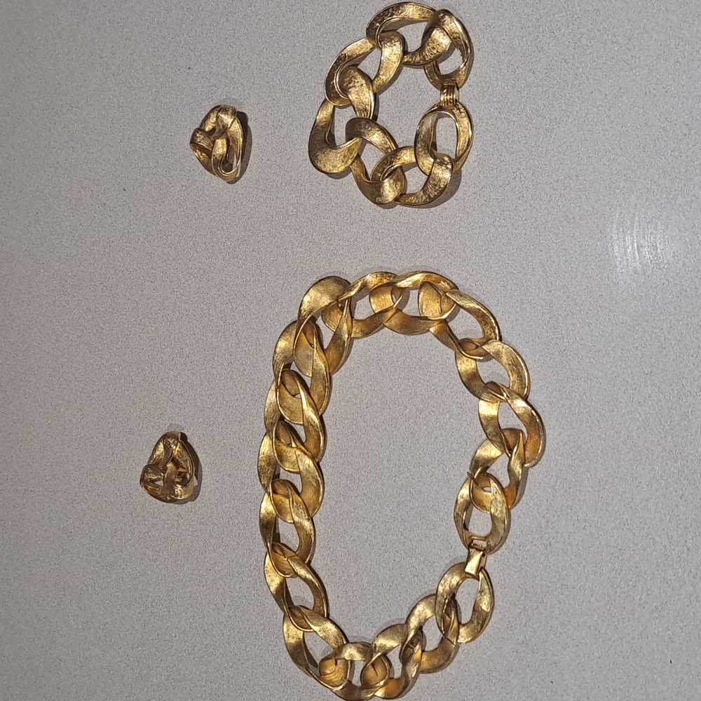 Brushed gold tone set